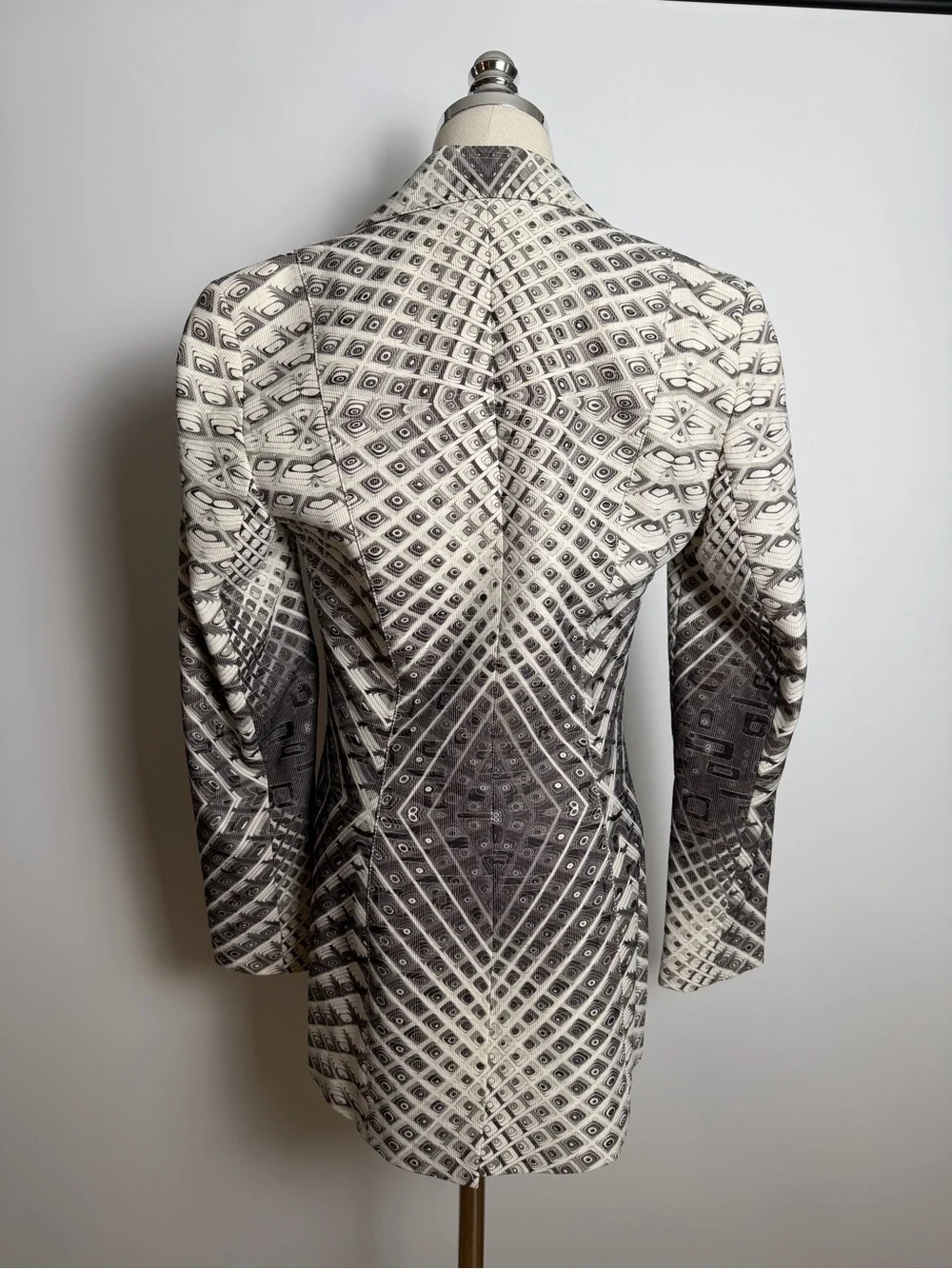 Alberto Makali Black & White geometric Patterned Long Blazer - Picture 3 of 6